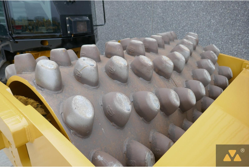 مدحلة Caterpillar CP76: صور 9
