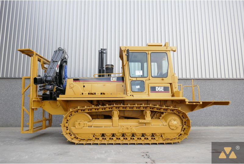 Caterpillar D6E Welding Tractor - آلات البناء: صور 1 Caterpillar D6E Welding Tractor - آلات البناء: صور 1