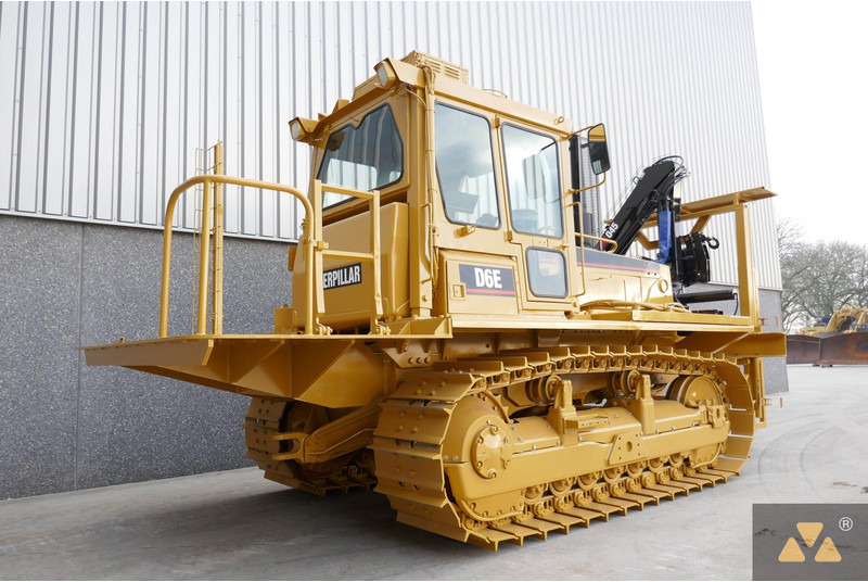 Caterpillar D6E Welding Tractor - آلات البناء: صور 5 Caterpillar D6E Welding Tractor - آلات البناء: صور 5