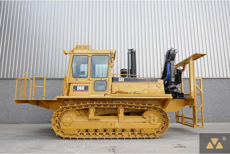 Caterpillar D6E Welding Tractor - آلات البناء: صور 2 Caterpillar D6E Welding Tractor - آلات البناء: صور 2