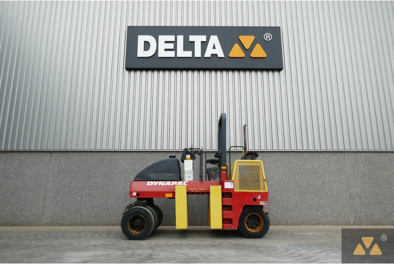 Dynapac CP142 - مداحل الإطارات الهوائية: صور 1 Dynapac CP142 - مداحل الإطارات الهوائية: صور 1