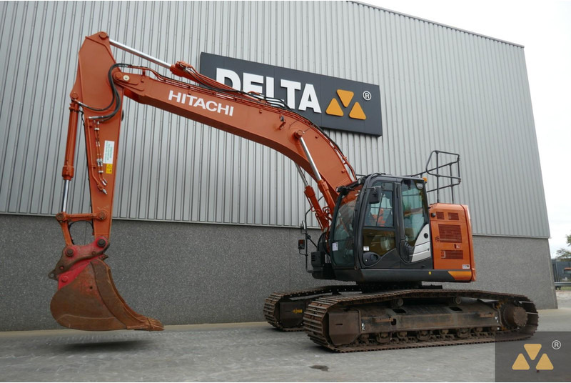 Hitachi ZX225USLC-6 - حفارات زحافة: صور 3 Hitachi ZX225USLC-6 - حفارات زحافة: صور 3