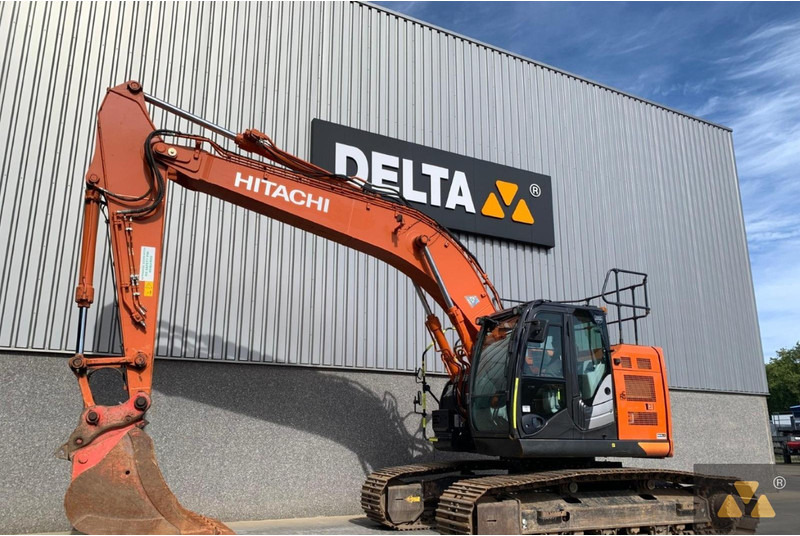 Hitachi ZX225USLC-6 - حفارات زحافة: صور 3 Hitachi ZX225USLC-6 - حفارات زحافة: صور 3