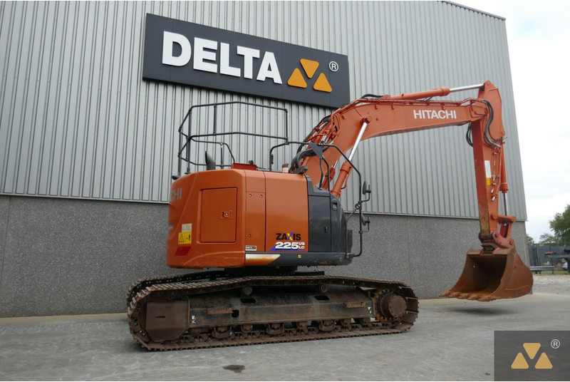 Hitachi ZX225USLC-6 - حفارات زحافة: صور 5 Hitachi ZX225USLC-6 - حفارات زحافة: صور 5