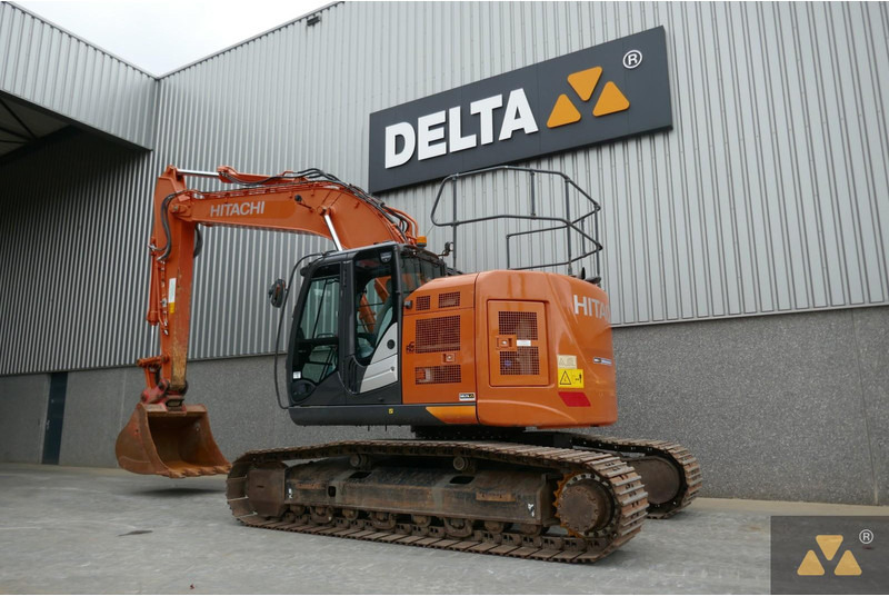 Hitachi ZX225USLC-6 - حفارات زحافة: صور 4 Hitachi ZX225USLC-6 - حفارات زحافة: صور 4