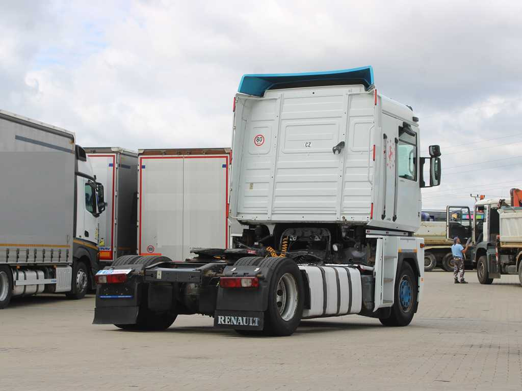 Renault MAGNUM 440.18, EURO 3 - شاحنة جرار: صور 3 Renault MAGNUM 440.18, EURO 3 - شاحنة جرار: صور 3