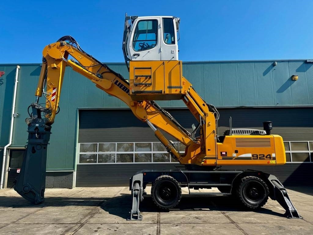 Liebherr A 924 C - حفارة النقل والشحن: صور 1 Liebherr A 924 C - حفارة النقل والشحن: صور 1