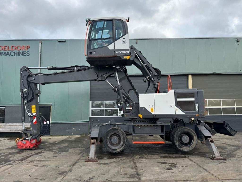 Volvo EW220 E  - حفارة النقل والشحن: صور 1 Volvo EW220 E  - حفارة النقل والشحن: صور 1