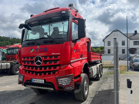 Mercedes-Benz AROCS 3552 963-2F Epsilon M100L86 Kran ? Leistungsstarker Holzladekran mit hoher Reichweite - شاحنة كرين: صور 1 Mercedes-Benz AROCS 3552 963-2F Epsilon M100L86 Kran ? Leistungsstarker Holzladekran mit hoher Reichweite - شاحنة كرين: صور 1