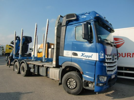 Mercedes-Benz Arocs 3353 6x4 Holztransp., Palfinger Kran Epsilon - شاحنة قطع الأشجار, شاحنة كرين: صور 1 Mercedes-Benz Arocs 3353 6x4 Holztransp., Palfinger Kran Epsilon - شاحنة قطع الأشجار, شاحنة كرين: صور 1