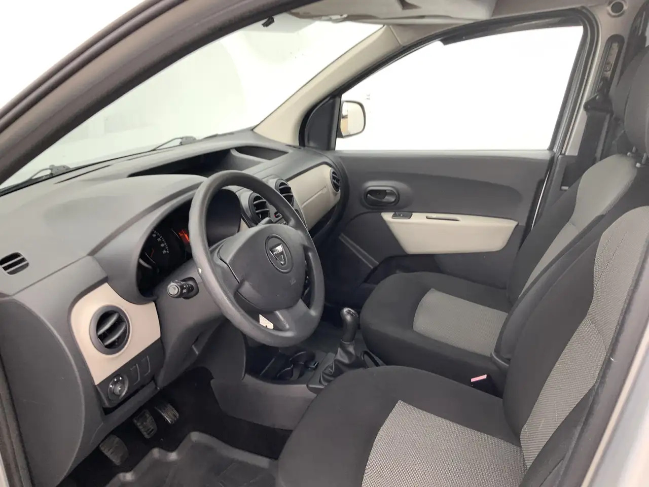 Dacia Dokker 1.5 dCi 75 Ambiance Airco Alu Velg Trekhaak 1200 k - فان المدمجة: صور 5 Dacia Dokker 1.5 dCi 75 Ambiance Airco Alu Velg Trekhaak 1200 k - فان المدمجة: صور 5