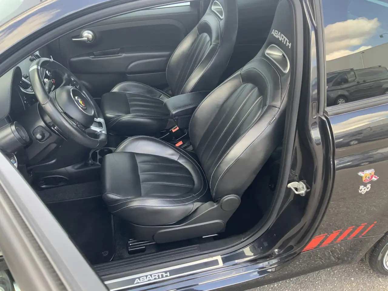 Fiat 500C Abarth 1.4 T-Jet 595 Automaat Euro 6 - كابريوليه: صور 5 Fiat 500C Abarth 1.4 T-Jet 595 Automaat Euro 6 - كابريوليه: صور 5