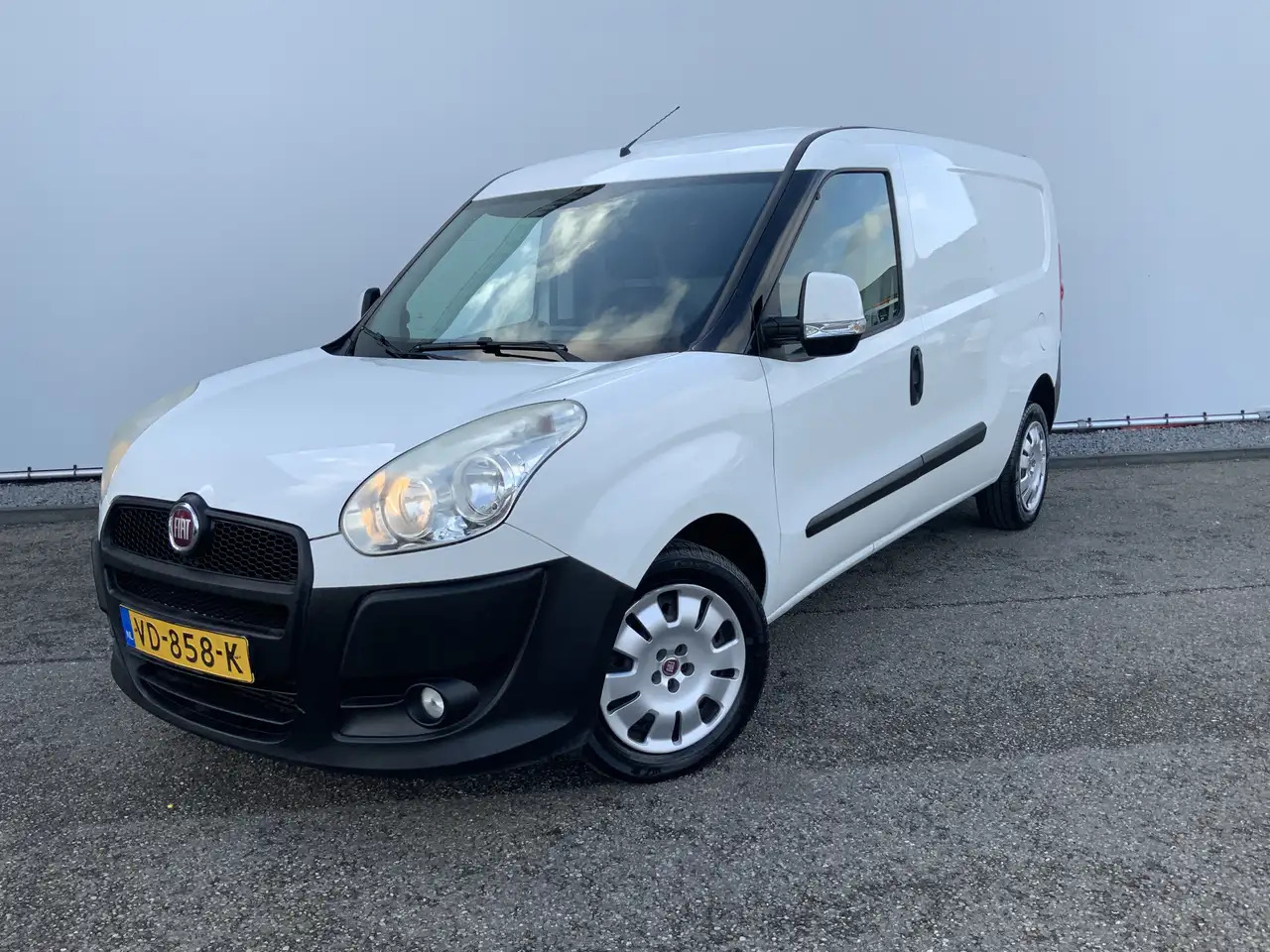 Fiat Doblo Cargo 1.6 MultiJet SX Maxi Airco Trekhaak 1300 kg - فان المدمجة: صور 1 Fiat Doblo Cargo 1.6 MultiJet SX Maxi Airco Trekhaak 1300 kg - فان المدمجة: صور 1