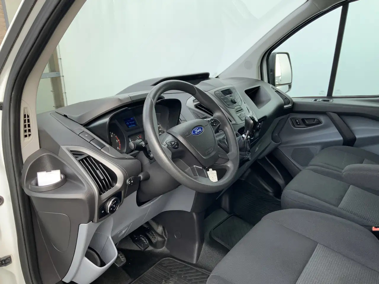 Ford Transit Custom 270 2.2 TDCI L1H1 Economy Edition Airco Cruise 3 Z - فان: صور 5 Ford Transit Custom 270 2.2 TDCI L1H1 Economy Edition Airco Cruise 3 Z - فان: صور 5