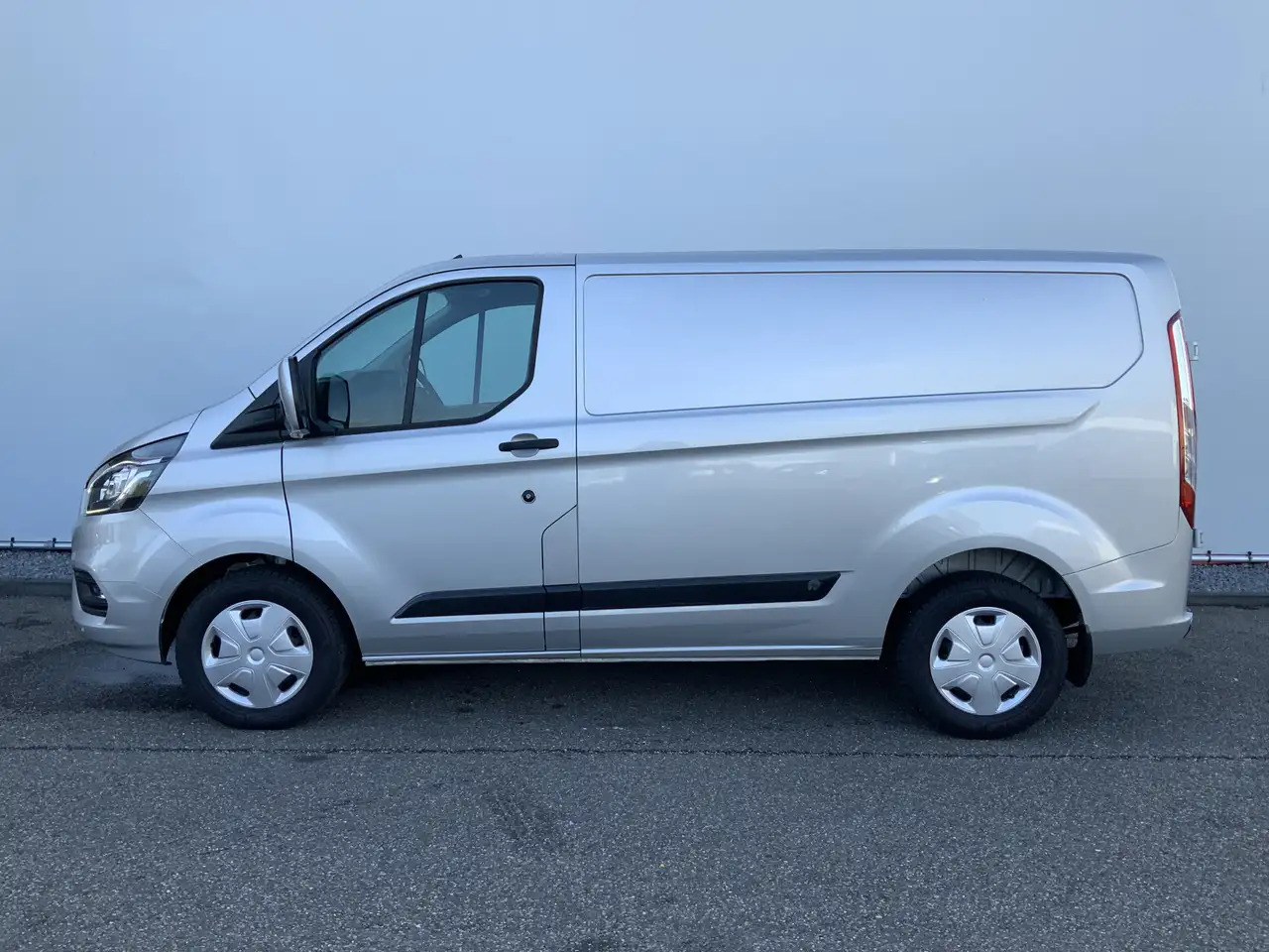 Ford Transit Custom 300 2.0 TDCI L1H1 Limited Airco Cruise Camera 3 Zi - فان: صور 3 Ford Transit Custom 300 2.0 TDCI L1H1 Limited Airco Cruise Camera 3 Zi - فان: صور 3