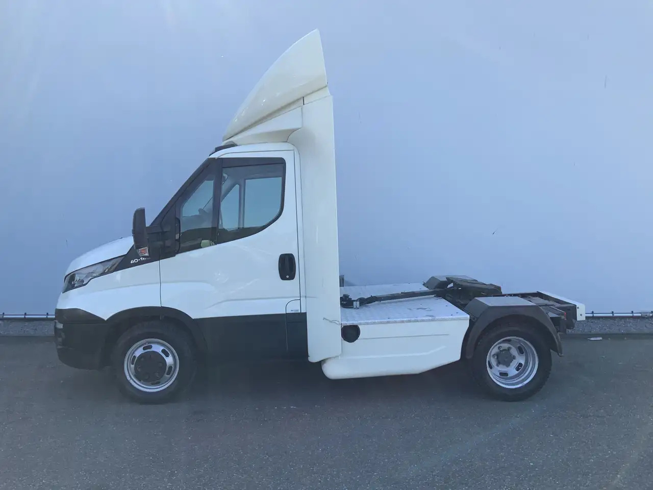 Iveco 40C18 B.E Trekker Airco Cruise 3 Zits Euro 6 180 - شاحنة جرار صغيرة: صور 3 Iveco 40C18 B.E Trekker Airco Cruise 3 Zits Euro 6 180 - شاحنة جرار صغيرة: صور 3