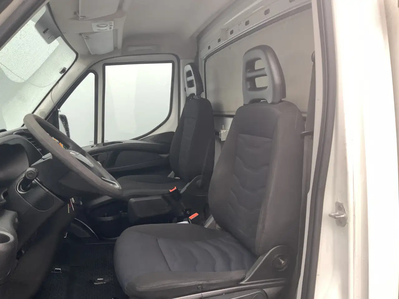 Iveco Daily 35S12 2.3 345 VriesAuto 10 deuren _40 gr onder 0, - الشاحنات الصغيرة صندوق مغلق: صور 3 Iveco Daily 35S12 2.3 345 VriesAuto 10 deuren _40 gr onder 0, - الشاحنات الصغيرة صندوق مغلق: صور 3