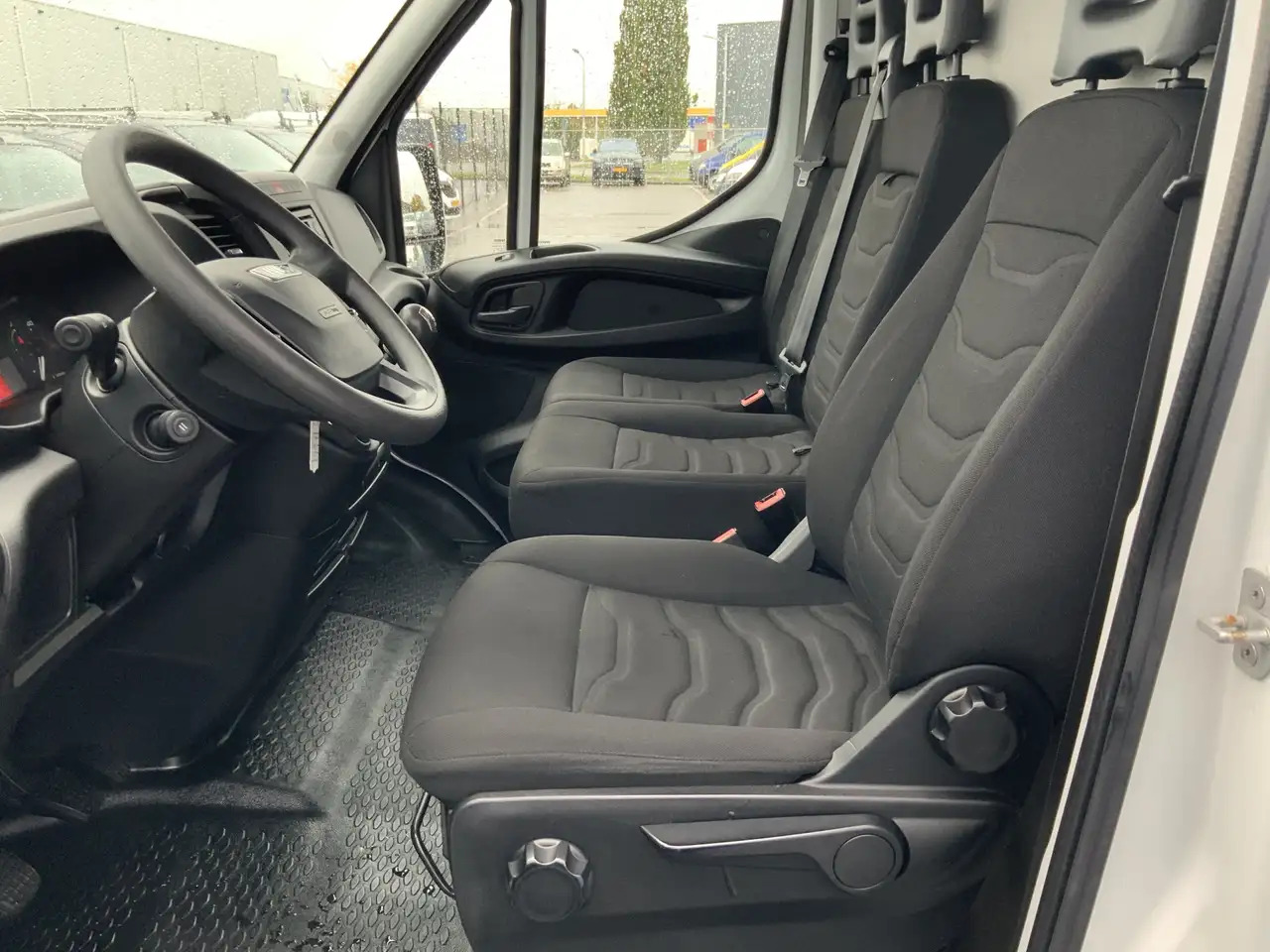 Iveco Daily 35S13V 2.3 352 H2 L3 Airco 3 Zits Opstap Euro 5 - فان: صور 5 Iveco Daily 35S13V 2.3 352 H2 L3 Airco 3 Zits Opstap Euro 5 - فان: صور 5