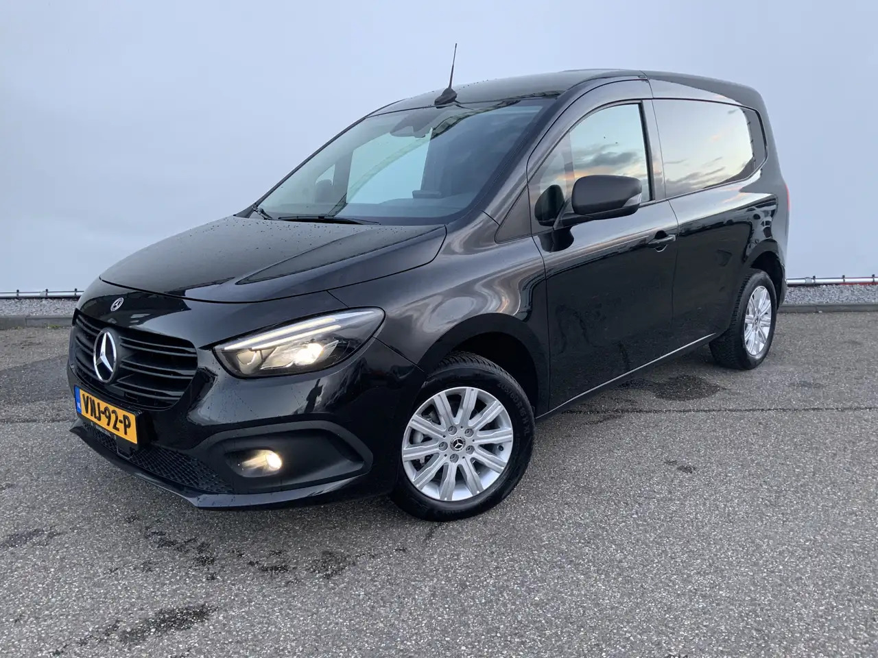 Mercedes-Benz Citan 110 CDI Airco Cruise Scherm navi Euro 6 - فان المدمجة: صور 1 Mercedes-Benz Citan 110 CDI Airco Cruise Scherm navi Euro 6 - فان المدمجة: صور 1