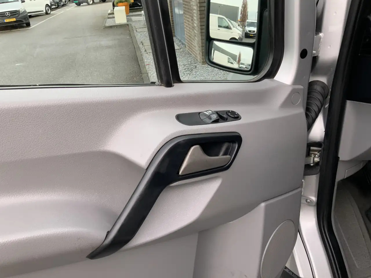 Mercedes-Benz Sprinter 313 2.2 CDI 366 HDAirco Alu Velg Side Bar Trekhaak - فان: صور 5 Mercedes-Benz Sprinter 313 2.2 CDI 366 HDAirco Alu Velg Side Bar Trekhaak - فان: صور 5