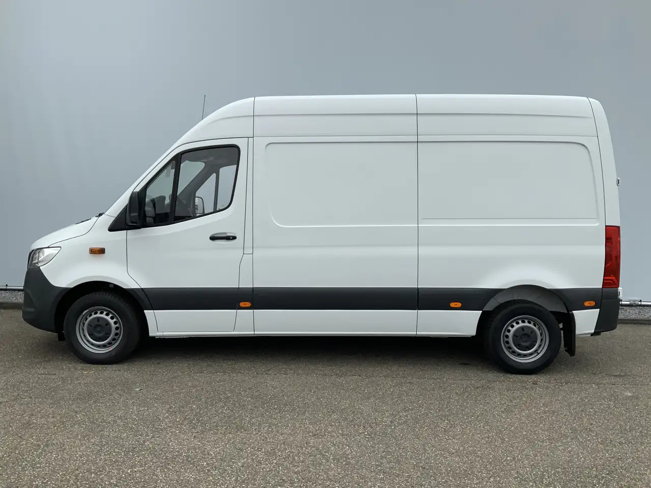 Mercedes-Benz Sprinter 314 2.2 CDI L2H2 Airco Camera Navi 3 Zits MBUX Sch - فان: صور 3 Mercedes-Benz Sprinter 314 2.2 CDI L2H2 Airco Camera Navi 3 Zits MBUX Sch - فان: صور 3