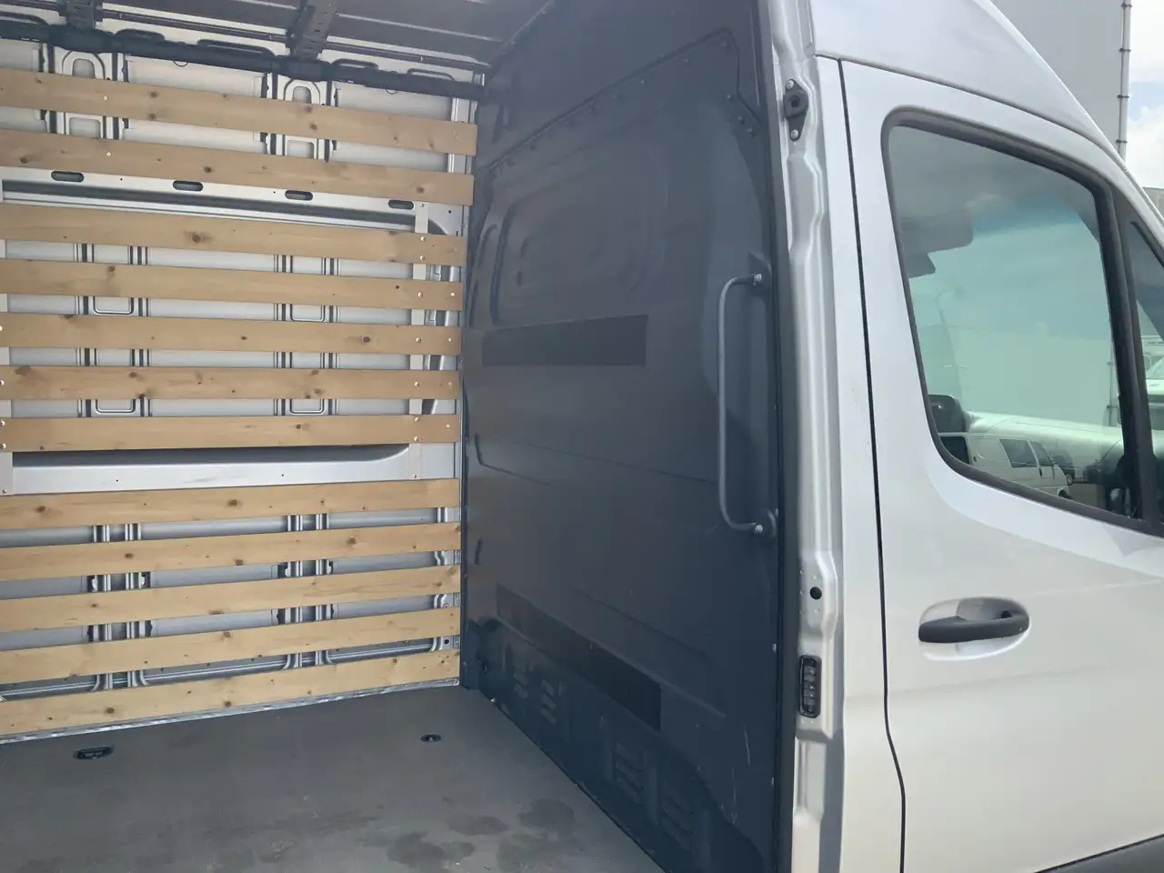 فان Mercedes-Benz Sprinter 315 1.9 CDI L2H2 Automaat 3 Zits Airco Navi Camera: صور 22 فان Mercedes-Benz Sprinter 315 1.9 CDI L2H2 Automaat 3 Zits Airco Navi Camera: صور 22