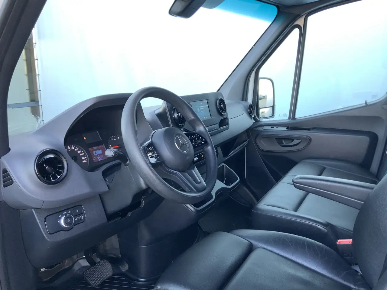 Mercedes-Benz Sprinter 319 3.0 CDI L2H2 Automaat Airco Navi Cruise Leer 3 - فان: صور 5 Mercedes-Benz Sprinter 319 3.0 CDI L2H2 Automaat Airco Navi Cruise Leer 3 - فان: صور 5