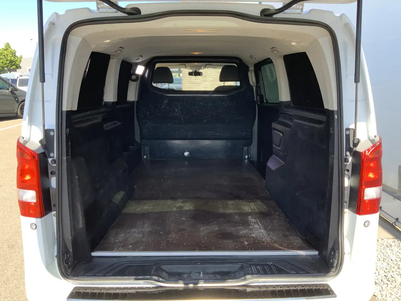 فان Mercedes-Benz Vito Tourer XL 114 CDI Autom. Airco Cruise Camera Alu V: صور 16 فان Mercedes-Benz Vito Tourer XL 114 CDI Autom. Airco Cruise Camera Alu V: صور 16