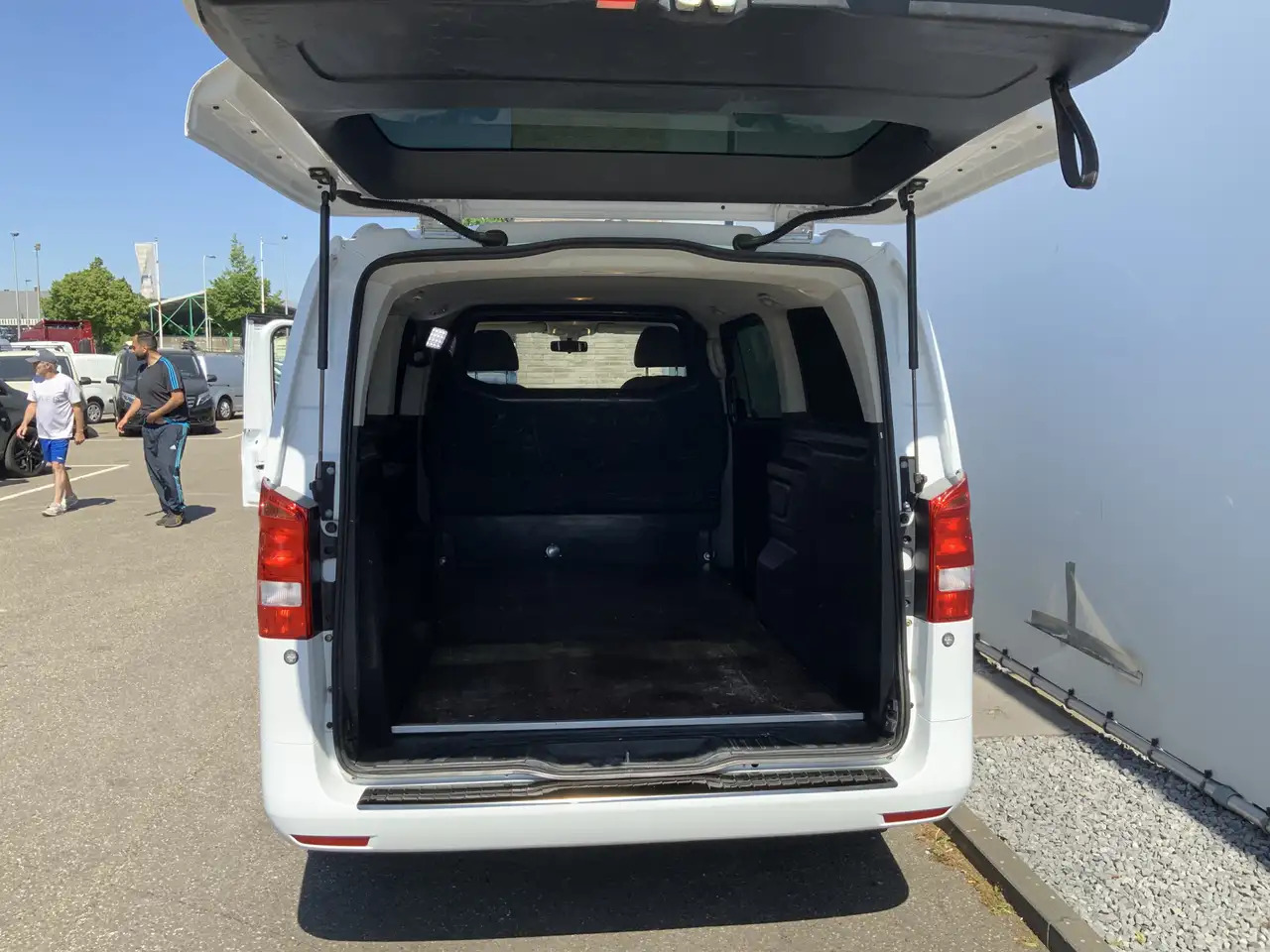 فان Mercedes-Benz Vito Tourer XL 114 CDI Autom. Airco Cruise Camera Alu V: صور 13 فان Mercedes-Benz Vito Tourer XL 114 CDI Autom. Airco Cruise Camera Alu V: صور 13