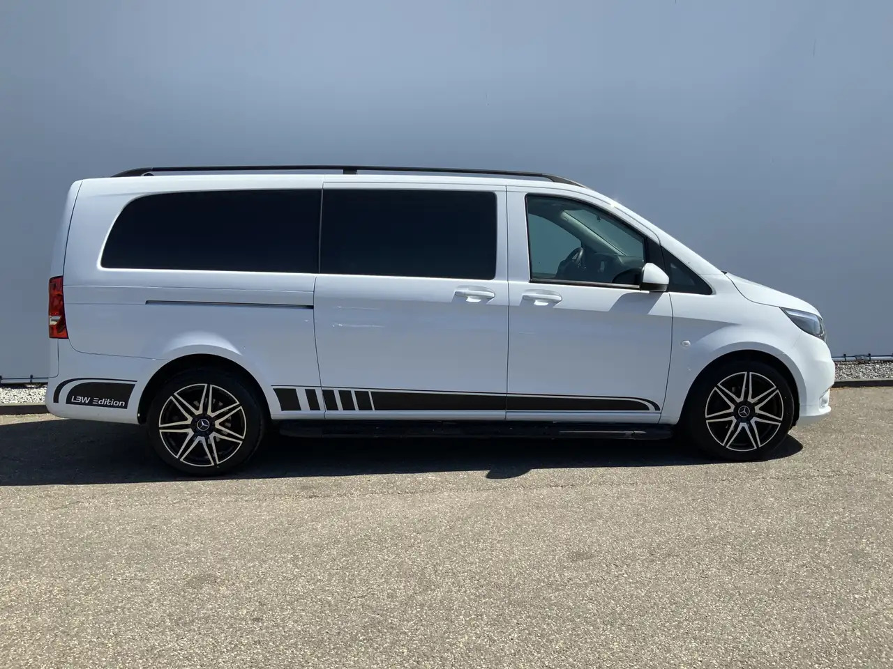 فان Mercedes-Benz Vito Tourer XL 114 CDI Autom. Airco Cruise Camera Alu V: صور 20 فان Mercedes-Benz Vito Tourer XL 114 CDI Autom. Airco Cruise Camera Alu V: صور 20