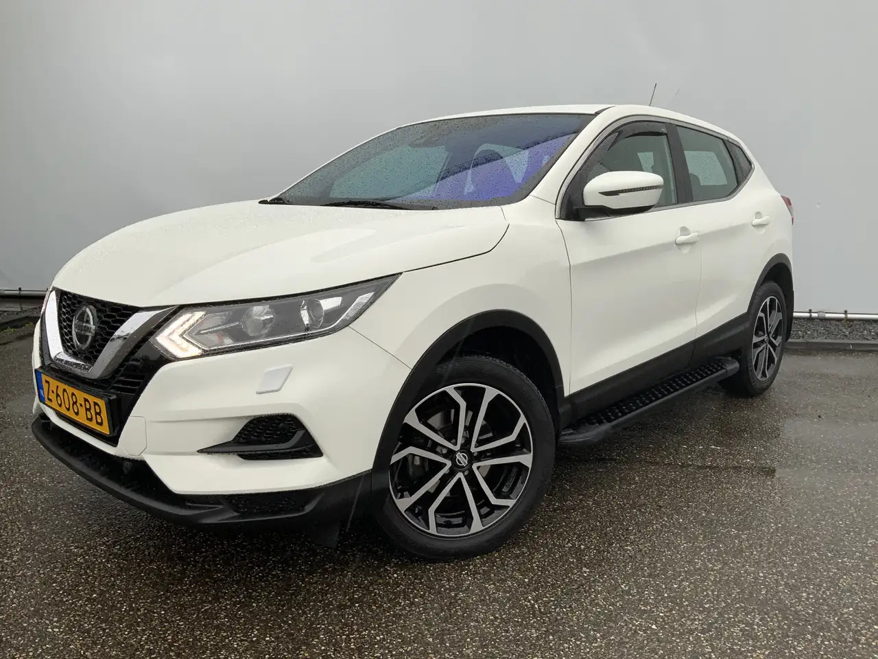 Nissan Qashqai 1.3 DIG-T Visia A SUV Airco Cruise Groot Scherm Na - سيارة دفع رباعي: صور 1 Nissan Qashqai 1.3 DIG-T Visia A SUV Airco Cruise Groot Scherm Na - سيارة دفع رباعي: صور 1