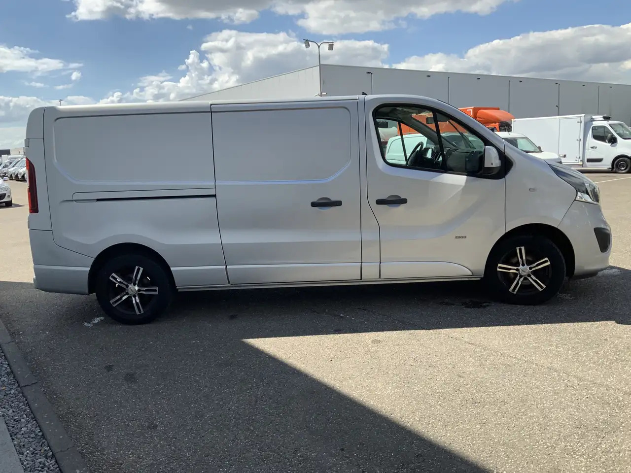 Opel Vivaro 1.6 CDTI L2H1 Sport EcoFlex (MOTOR DEFECT !!!!)Air - فان: صور 2 Opel Vivaro 1.6 CDTI L2H1 Sport EcoFlex (MOTOR DEFECT !!!!)Air - فان: صور 2