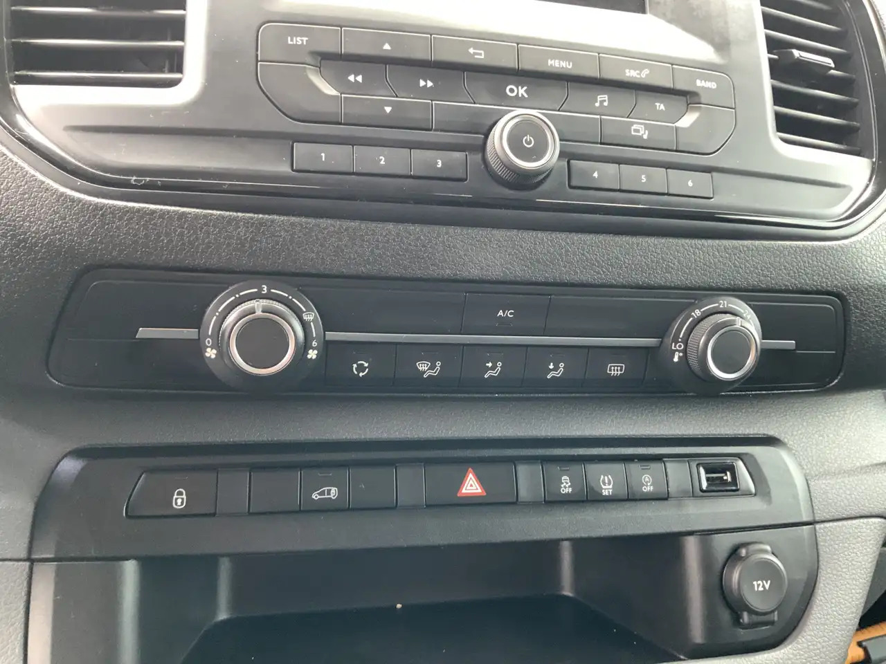 Peugeot Expert 227C 2.0 BlueHDI 150 Premium Pack Airco Cruise Cam - فان: صور 5 Peugeot Expert 227C 2.0 BlueHDI 150 Premium Pack Airco Cruise Cam - فان: صور 5
