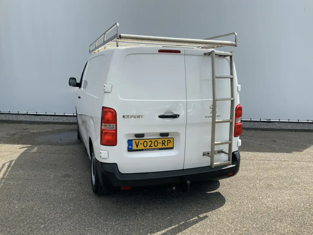 Peugeot Expert glazenwasser 226S 1.6 BlueHDI 115 Inbouw 530 liter - فان: صور 4 Peugeot Expert glazenwasser 226S 1.6 BlueHDI 115 Inbouw 530 liter - فان: صور 4