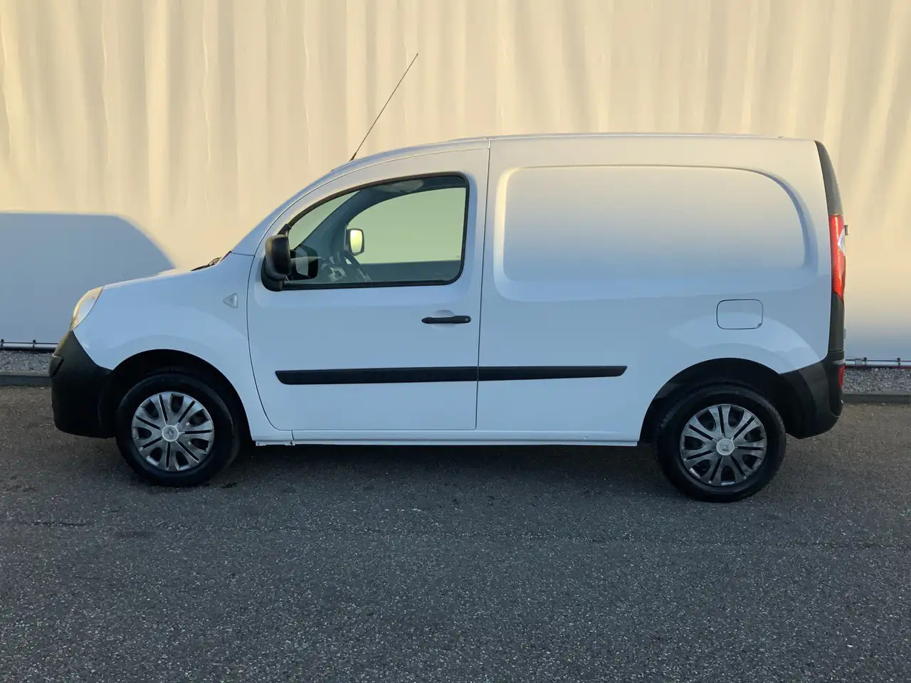 Renault Kangoo Express 1.5 dCi 70 Express Comfort Airco Trekhaak - فان المدمجة: صور 3 Renault Kangoo Express 1.5 dCi 70 Express Comfort Airco Trekhaak - فان المدمجة: صور 3