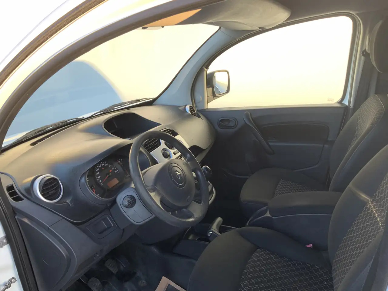 Renault Kangoo Express 1.5 dCi 70 Express Comfort Airco Trekhaak - فان المدمجة: صور 4 Renault Kangoo Express 1.5 dCi 70 Express Comfort Airco Trekhaak - فان المدمجة: صور 4