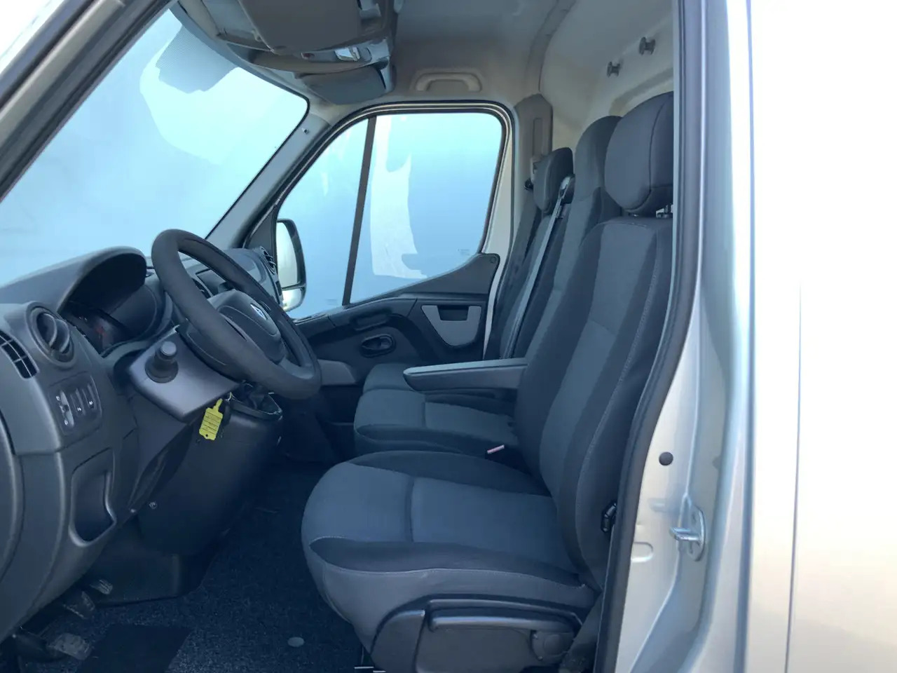 Renault Master T33 2.3 dCi L1H1Airco Cruise 3 Zits Trekhaak 2500 - فان: صور 4 Renault Master T33 2.3 dCi L1H1Airco Cruise 3 Zits Trekhaak 2500 - فان: صور 4