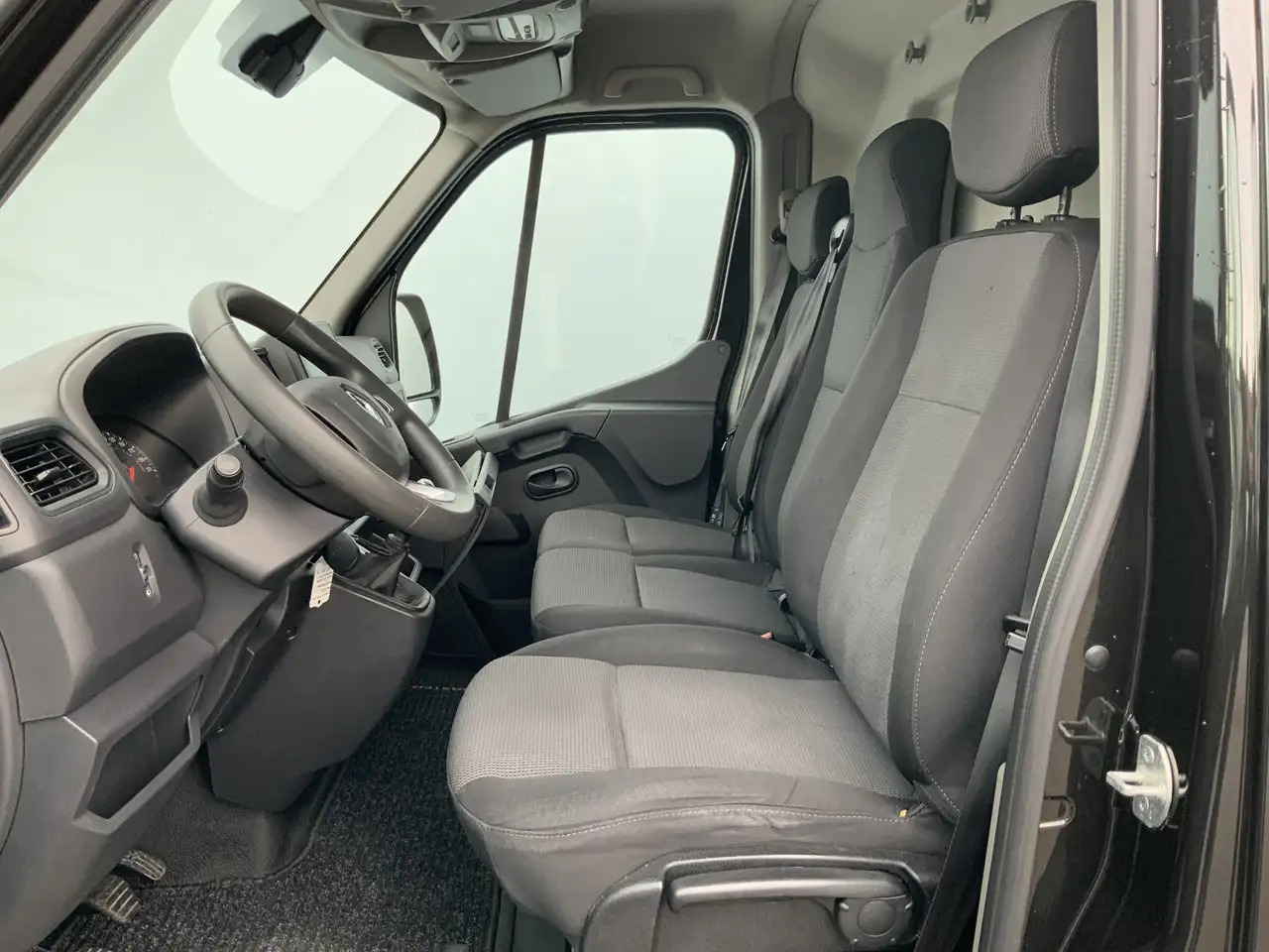 Renault Master T35 2.3 dCi 150 L2H2 Airco Cruise 3 Zits Camera Tr - فان: صور 4 Renault Master T35 2.3 dCi 150 L2H2 Airco Cruise 3 Zits Camera Tr - فان: صور 4