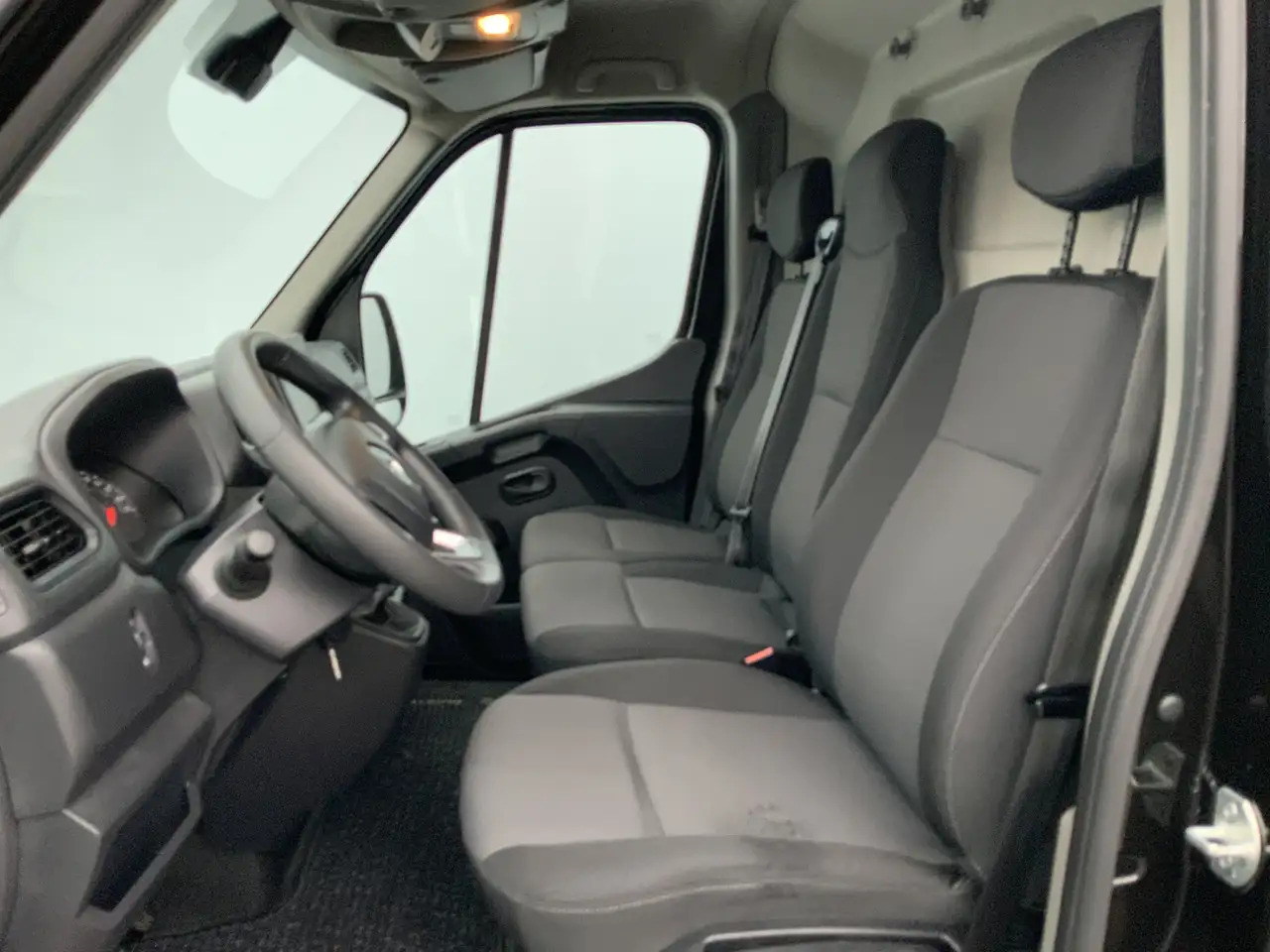 Renault Master T35 2.3 dCi 150 L2H2 Airco Cruise Camera 3 Zits Na - فان: صور 4 Renault Master T35 2.3 dCi 150 L2H2 Airco Cruise Camera 3 Zits Na - فان: صور 4