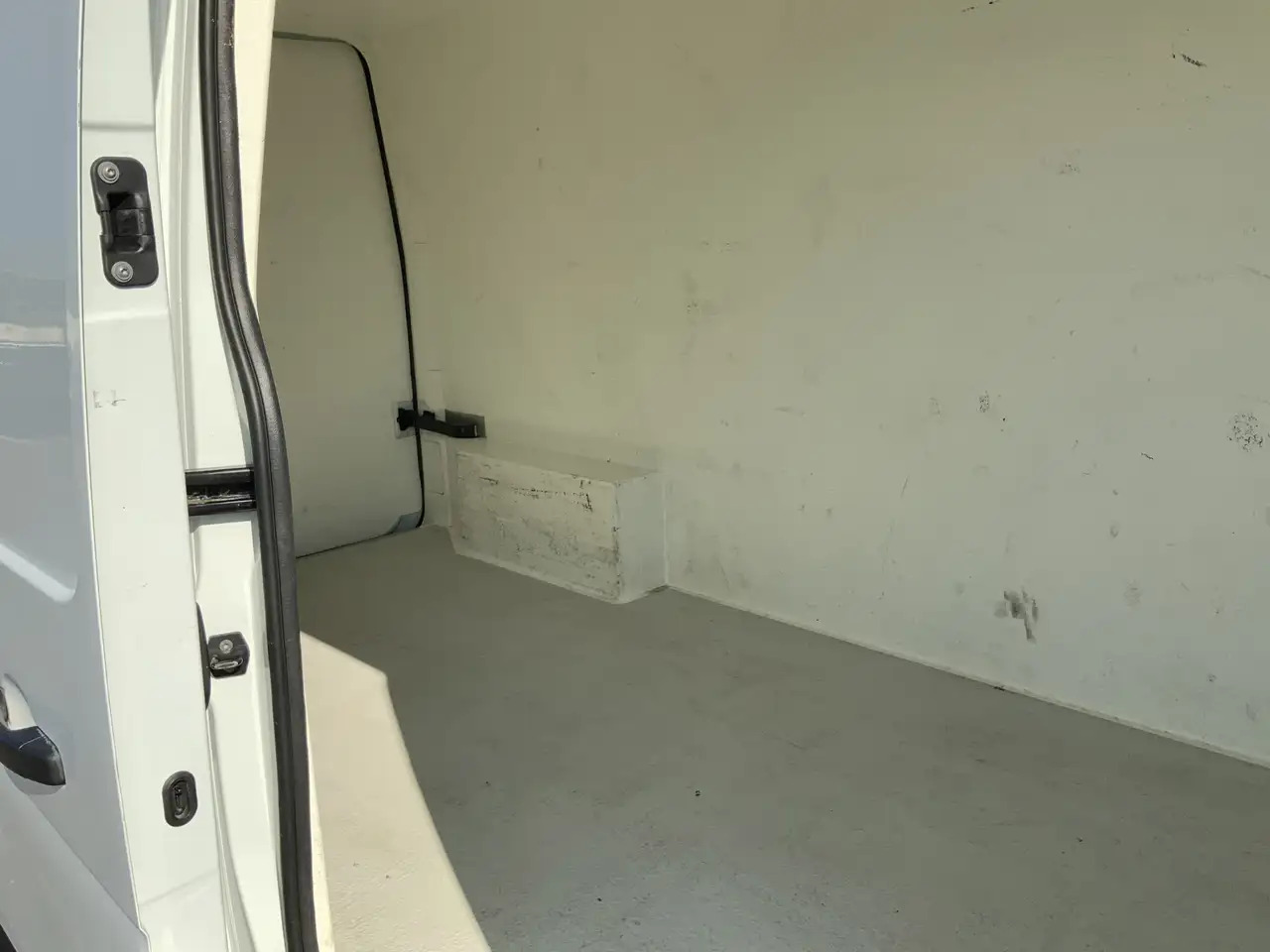 Renault Master T35 2.3 dCi L3H2 Maxi Koelauto Cruise 3 Zits Euro إيجار Renault Master T35 2.3 dCi L3H2 Maxi Koelauto Cruise 3 Zits Euro: صور 23