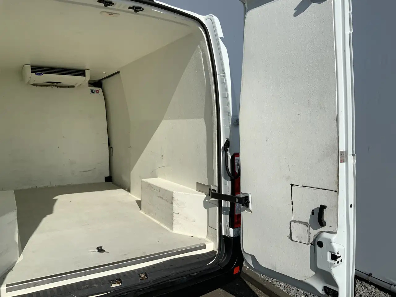 Renault Master T35 2.3 dCi L3H2 Maxi Koelauto Cruise 3 Zits Euro إيجار Renault Master T35 2.3 dCi L3H2 Maxi Koelauto Cruise 3 Zits Euro: صور 11