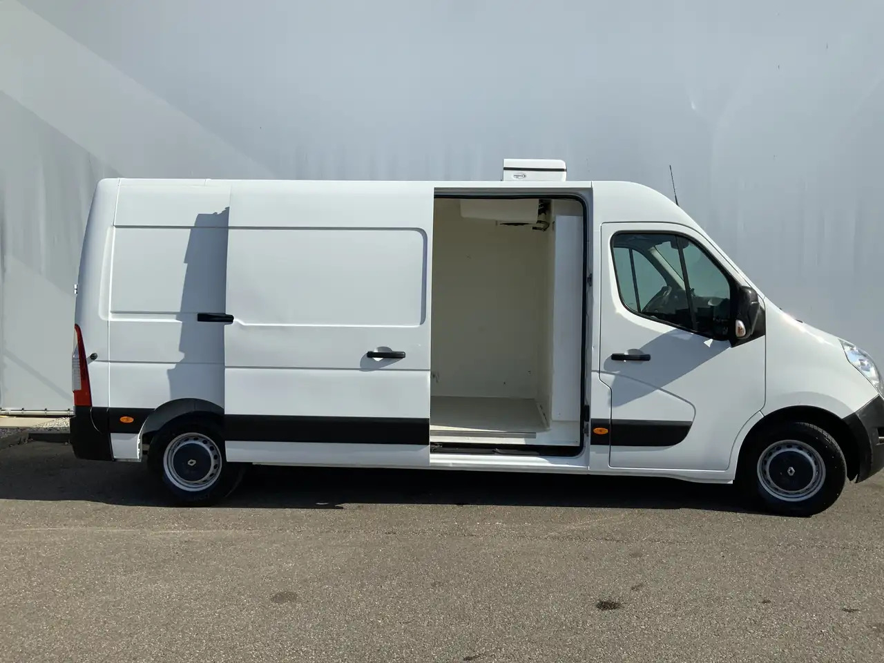 Renault Master T35 2.3 dCi L3H2 Maxi Koelauto Cruise 3 Zits Euro إيجار Renault Master T35 2.3 dCi L3H2 Maxi Koelauto Cruise 3 Zits Euro: صور 24