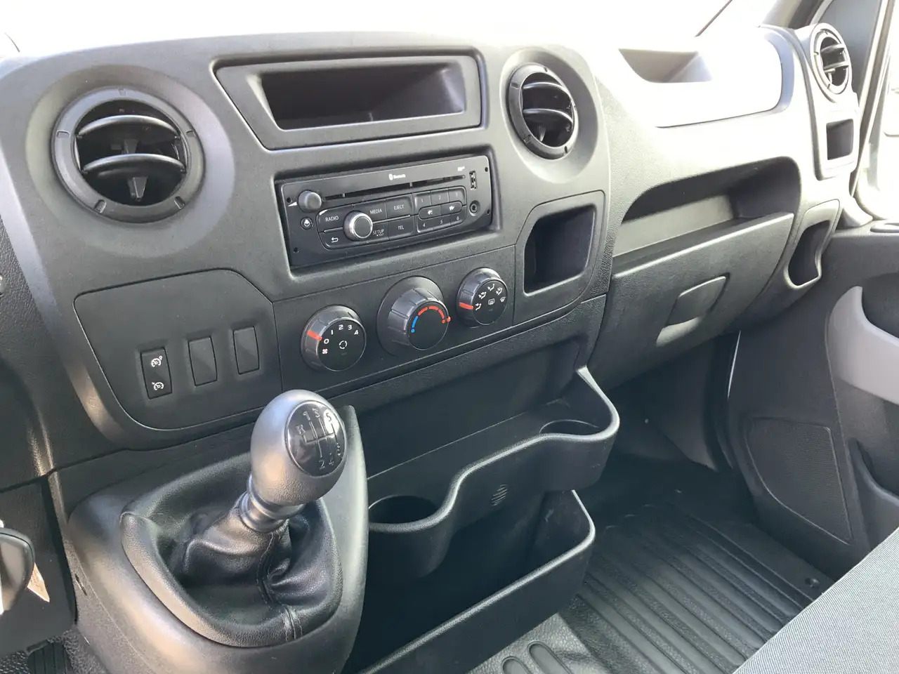 Renault Master T35 2.3 dCi L3H2 Maxi Koelauto Cruise 3 Zits Euro إيجار Renault Master T35 2.3 dCi L3H2 Maxi Koelauto Cruise 3 Zits Euro: صور 6