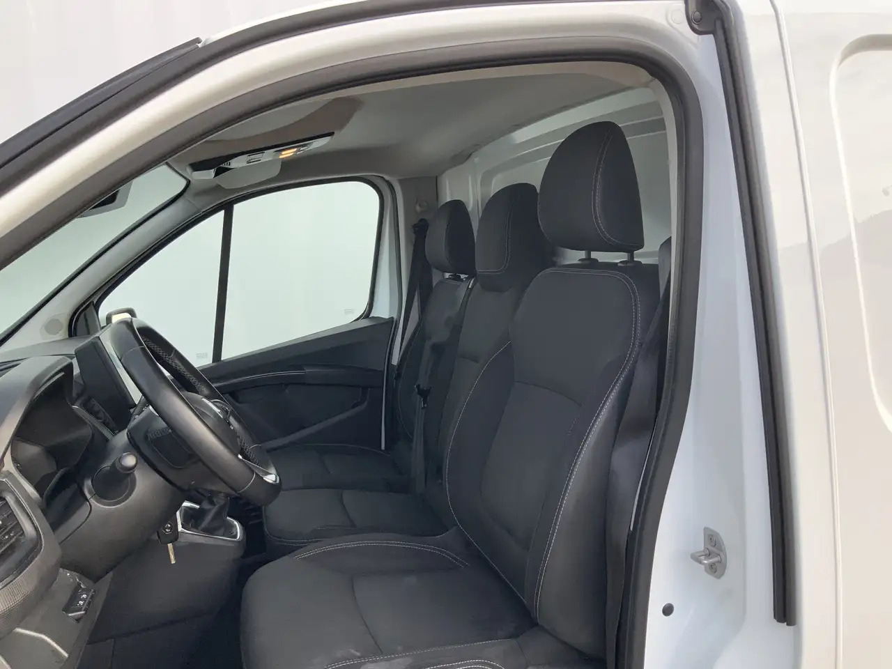 Renault Trafic 2.0 dCi 130 T30 L2H1 Work Edition Airco Cruise Nav - فان: صور 4 Renault Trafic 2.0 dCi 130 T30 L2H1 Work Edition Airco Cruise Nav - فان: صور 4