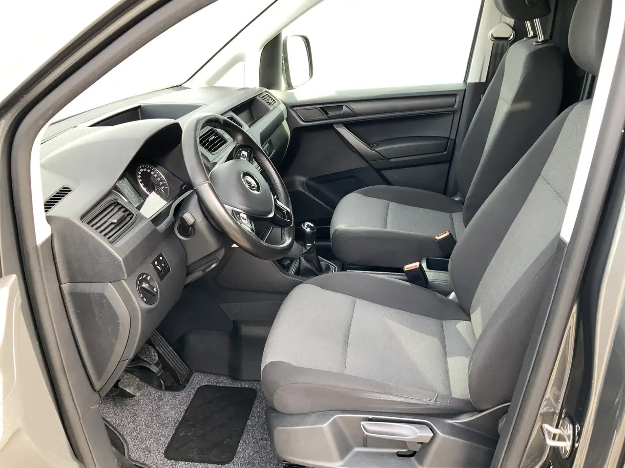 Volkswagen Caddy 2.0 TDI L2H1 BMT Maxi Exclusive Edtion Airco Navi - فان المدمجة: صور 4 Volkswagen Caddy 2.0 TDI L2H1 BMT Maxi Exclusive Edtion Airco Navi - فان المدمجة: صور 4