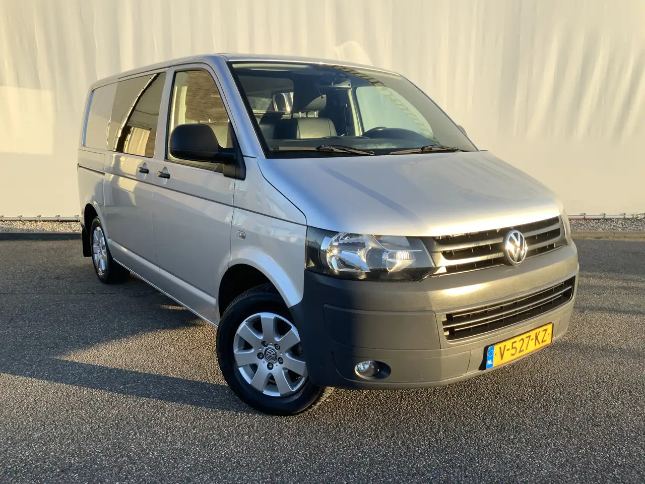 Volkswagen T5 Transporter 2.0 L1H2 Benzine Airco Navi Dub Schuifdeuren Leer إيجار Volkswagen T5 Transporter 2.0 L1H2 Benzine Airco Navi Dub Schuifdeuren Leer: صور 23
