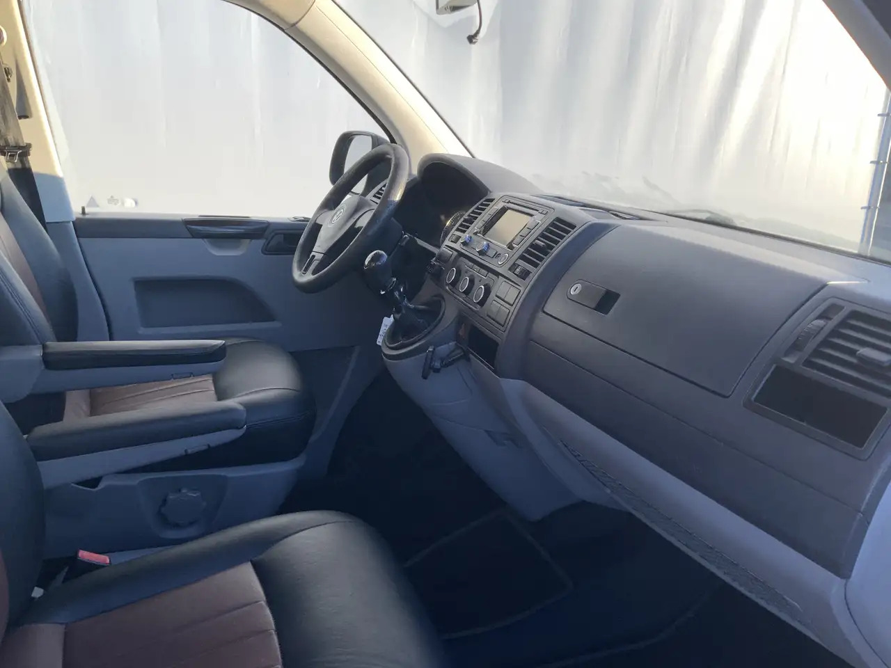 Volkswagen T5 Transporter 2.0 L1H2 Benzine Airco Navi Dub Schuifdeuren Leer إيجار Volkswagen T5 Transporter 2.0 L1H2 Benzine Airco Navi Dub Schuifdeuren Leer: صور 20