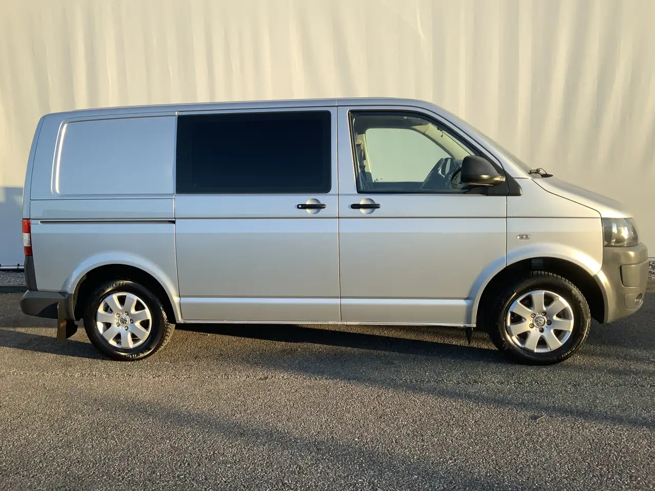 Volkswagen T5 Transporter 2.0 L1H2 Benzine Airco Navi Dub Schuifdeuren Leer إيجار Volkswagen T5 Transporter 2.0 L1H2 Benzine Airco Navi Dub Schuifdeuren Leer: صور 22