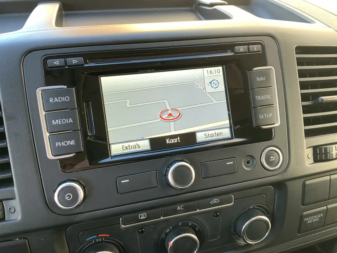 Volkswagen T5 Transporter 2.0 L1H2 Benzine Airco Navi Dub Schuifdeuren Leer إيجار Volkswagen T5 Transporter 2.0 L1H2 Benzine Airco Navi Dub Schuifdeuren Leer: صور 12