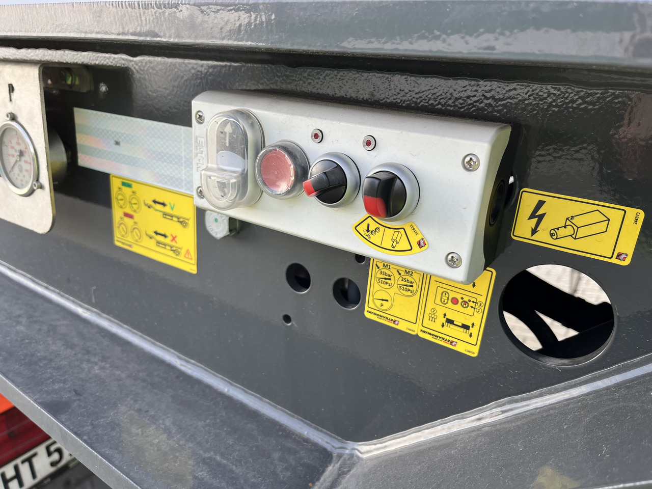 Faymonville 5-Achs-Tele-Semi mit Halbachsen "Twinaxle" und hydr. Rampen Auflieger - عربة مسطحة منخفضة نصف مقطورة: صور 5 Faymonville 5-Achs-Tele-Semi mit Halbachsen "Twinaxle" und hydr. Rampen Auflieger - عربة مسطحة منخفضة نصف مقطورة: صور 5